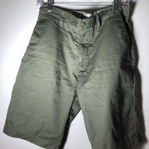 Volcom short  green waist 30. Side leg pocket.